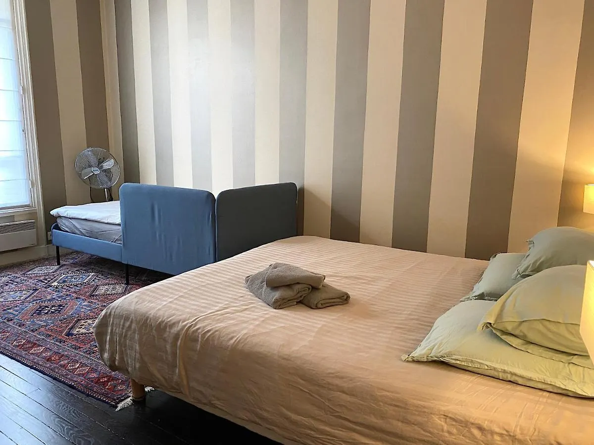Outstanding 2 Bedrooms With A Terrific Eiffel Tower View Paris 0*,