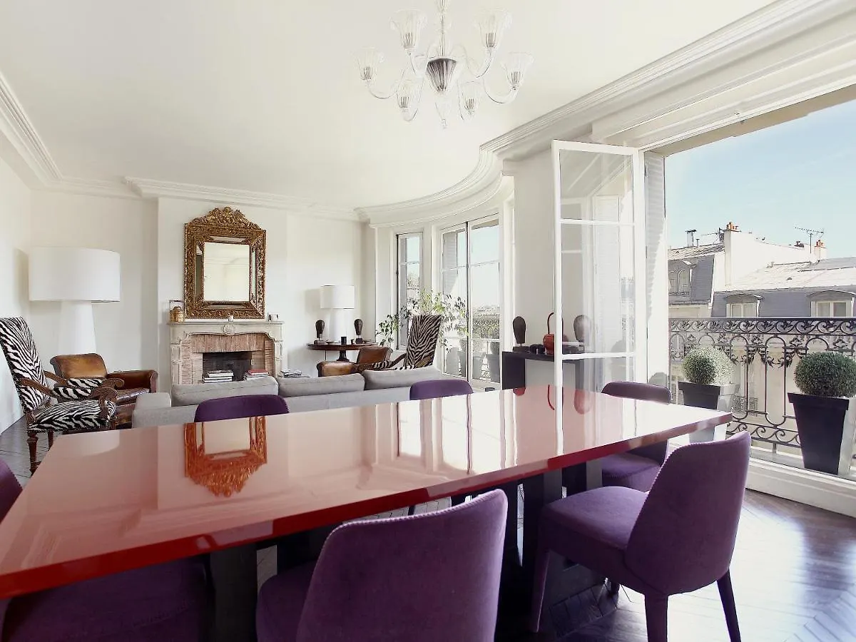 Outstanding 2 Bedrooms With A Terrific Eiffel Tower View París