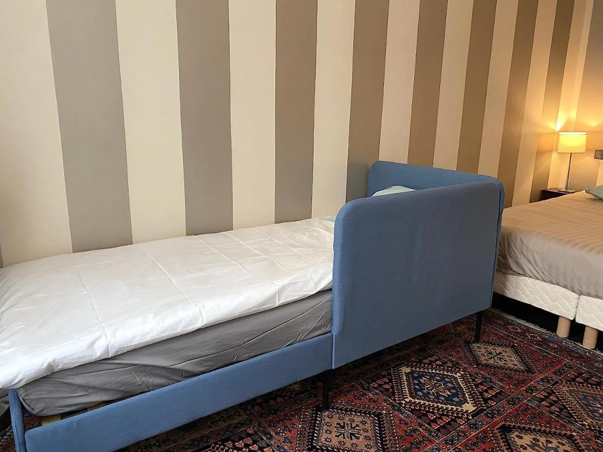 Outstanding 2 Bedrooms With A Terrific Eiffel Tower View Paris 0*,  France