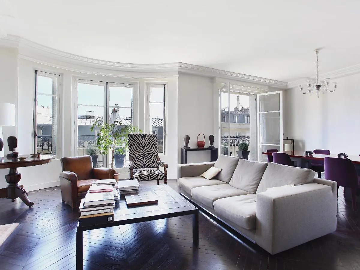 Outstanding 2 Bedrooms With A Terrific Eiffel Tower View París Apartamento