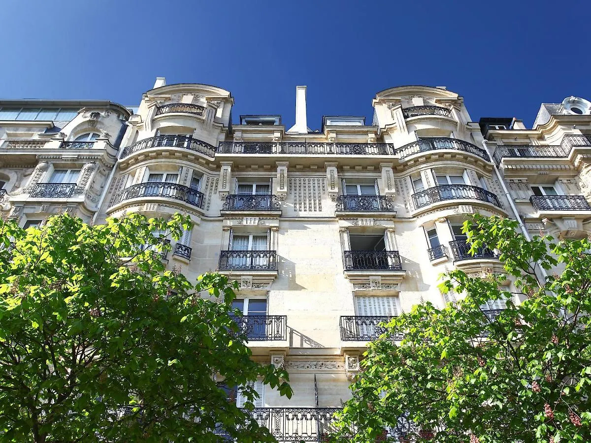 Outstanding 2 Bedrooms With A Terrific Eiffel Tower View París